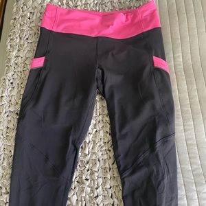Pink & Black Lululemon crop with side pockets!!